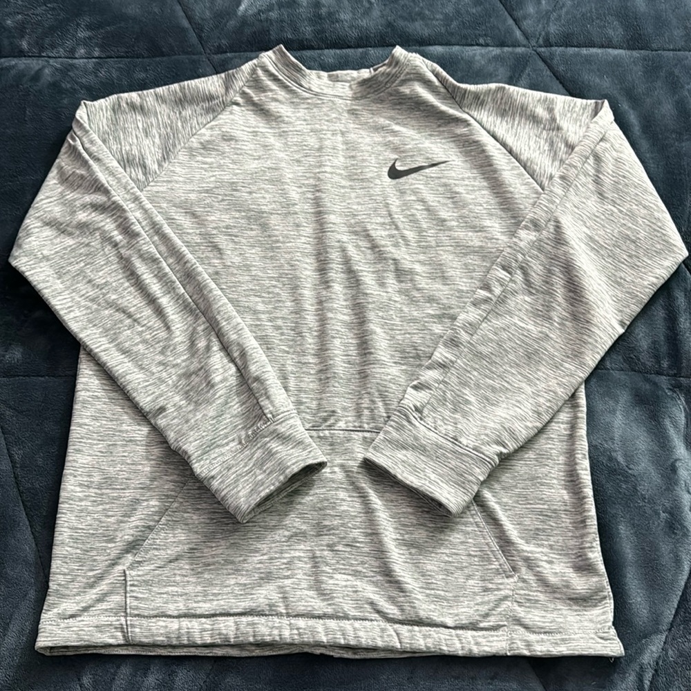 Nike Dri-Fit Loose Fit pocket sweatshirt, size Youth XL, gray, with thumbholes